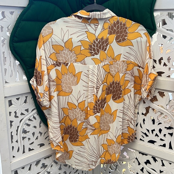 Ava Sky short sleeve button up, orange, cream, brown floral print. Size M. - Picture 3 of 3